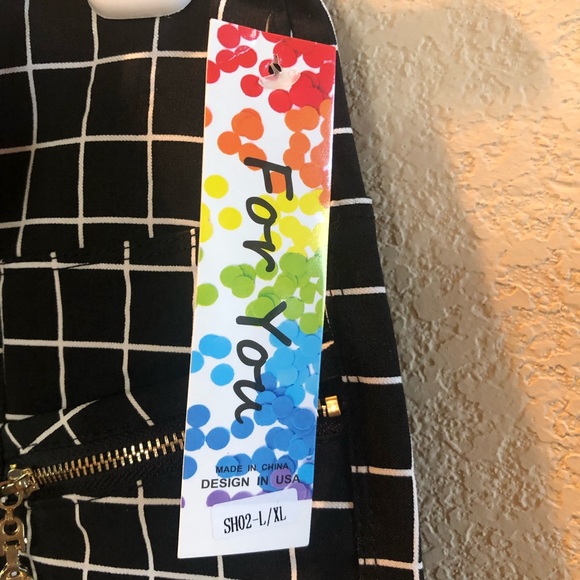 Shorts - Picture 3 of 3